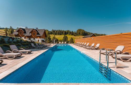 Jaworki Apartment | Ostoja Bukowinki: Guest Rated 9.8 with Oceanfront Pool