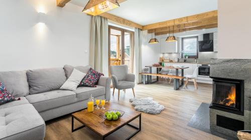 Jaworki Apartment | Ostoja Bukowinki: Guest Rated 9.8 with Oceanfront Pool