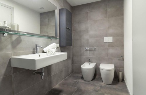 Lecco Apartment | Family-Friendly Lime Apartment with a 9.2 Guest Rating