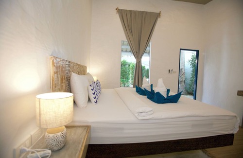 Thong Sala Resort | Beachfront Escape at Lime & Soda Resort with Ocean View