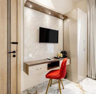 Greater Noida Bed & Breakfast | Cozy Lime Tree B&B Pari Chowk: Top-Rated Stay with Dining
