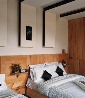 Arang Kel House | Lime wood