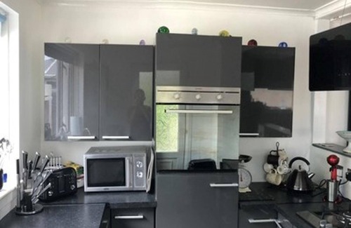 Carluke Condo | Charming Limegrove: Family-Friendly Home with Great Amenities