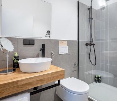 Innenstadt - Sankt Ulrich-Dom Apartment | Child-Friendly Getaway at limehome Augsburg Annastraße