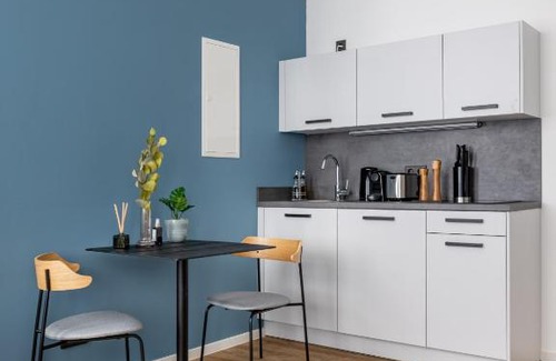 Innenstadt - Sankt Ulrich-Dom Apartment | Child-Friendly Getaway at limehome Augsburg Annastraße