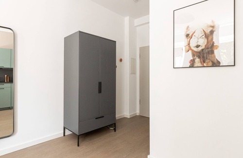 Tempelhof Apartment | Comfortable Stay at limehome Berlin with Spa & Kitchen