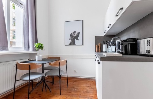 Prenzlauer Berg Apartment | Comfortable Stay at Limehome Berlin with Spa & Breakfast
