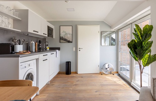 Sudstadt-Bult Hotel | Inviting Stay at limehome Hannover Bleichenstraße with Kitchen
