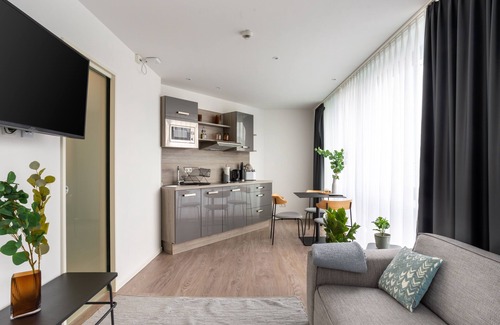 New Town Apartment | Inviting limehome Köln Friesenplatz with Restaurant & Breakfast