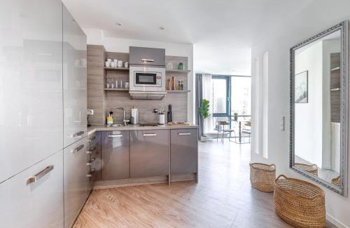 New Town Apartment | Explore limehome Köln Friesenplatz with Hot Tub & Breakfast