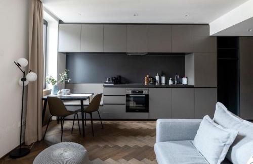 Innere Stadt Apartment | Family-Friendly Stay at limehome Linz Schillerstraße