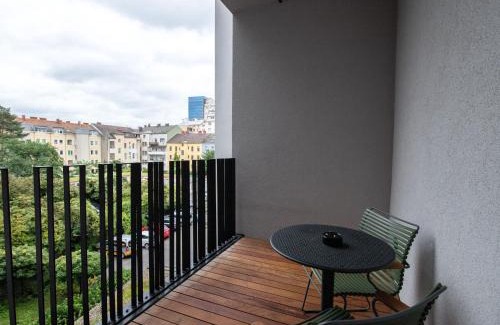Innere Stadt Apartment | Family-Friendly Stay at limehome Linz Schillerstraße