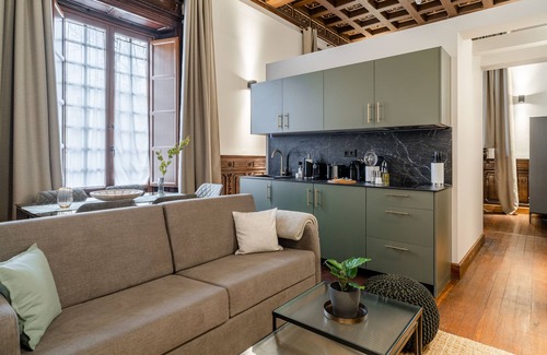 Casco Viejo Apartment | Inviting Stay at limehome Vitoria Palacio with Spa & Breakfast