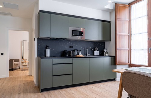Casco Viejo Apartment | Inviting Stay at limehome Vitoria Palacio with Spa & Breakfast