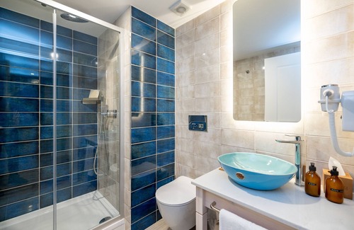 Limehouse Hotel | Elegant Limehouse Library Hotel: 4-Star Stay with Spa & Dining