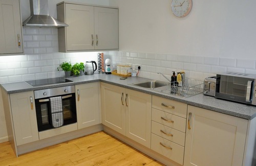 Wellington Apartment | Pristine Limekiln Apartment with Pool and Kitchen Access