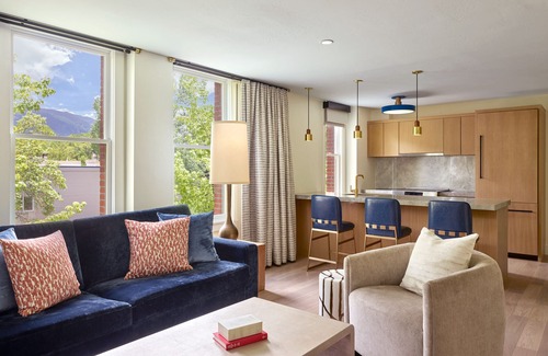 Downtown Hotel | Experience Limelight Hotel Aspen: 4-Star Retreat with Spa