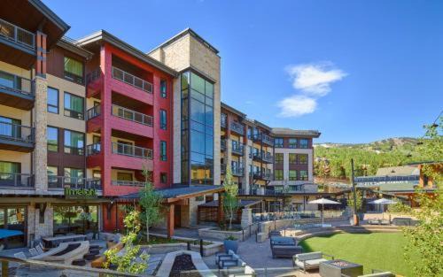 Snowmass Village Hotel | Discover Limelight Hotel Snowmass: 4-Star Retreat with Hot Tub