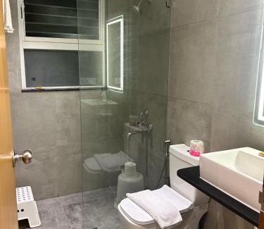 Yelahanka Bed & Breakfast | Guest Rated 10/10: Limelights Premium Serviced Residences