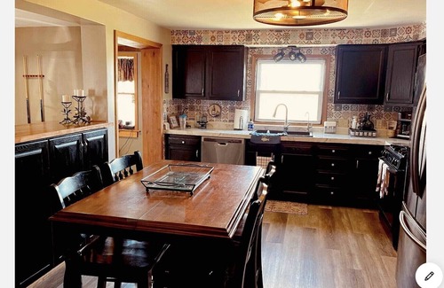 Oak Harbor House | Perfect Getaway: Limestone Corner Bungalow with Pool & Pets