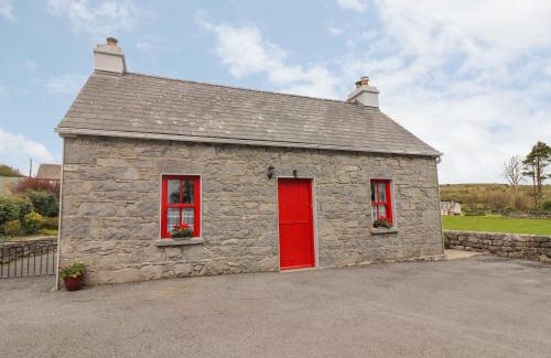 Carran House | Inviting Limestone Cottage: Family-Friendly Retreat