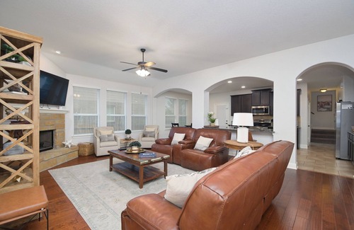 Cibolo House | Inviting Limestone Ranch House with Pool & Ocean View
