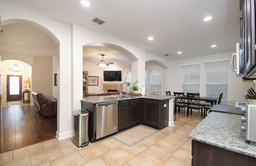 Cibolo House | Inviting Limestone Ranch House with Pool & Ocean View