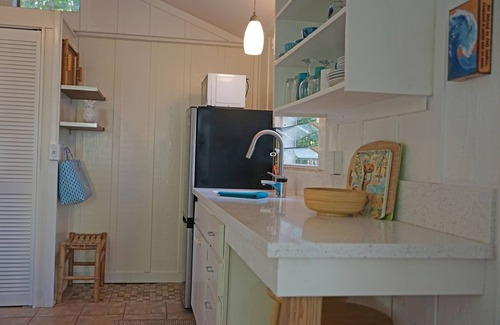 Kapaa House | Oceanfront Hawaiian-Style Cottages with Guest Cottage Access