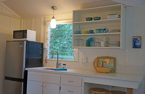 Kapaa House | Oceanfront Hawaiian-Style Cottages with Guest Cottage Access