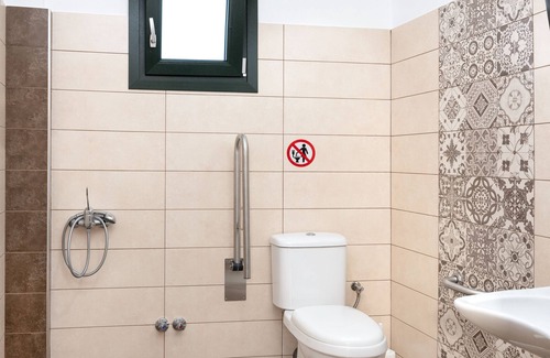 Irakleia House | Unforgettable Limneo: 4-Star Stay with Breakfast Included