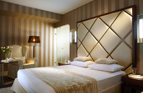 Ampelokipi Hotel | Luxury Stay at Limneon Resort & Spa - Rated 9.2/10