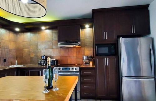 Vieux-Limoilou Apartment | Ideal Limoilou Location with Breakfast & Family-Friendly Perks