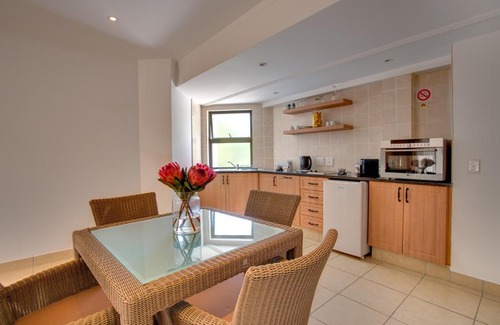 Robberg Beach House | Elegant Limoni Suites with Ocean Views and Kid-Friendly Amenities