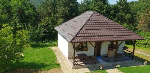 Baia Mare Apartment | Experience Limpedea Green House: Oceanfront Retreat with Pool