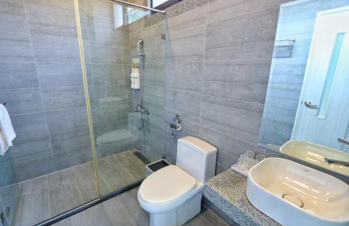 White Sand Beach House | Discover Lin's Forest: Family-Friendly Retreat with Breakfast