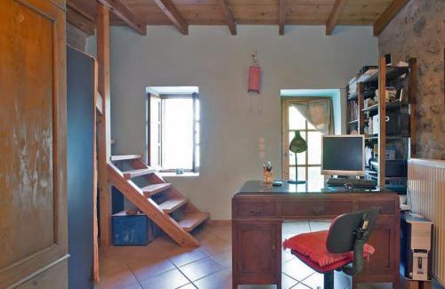 Diasella Apartment | Cozy Private Studio in Traditional Stone Building
