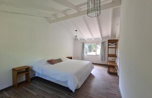 Lago Puelo Hotel | Relax at Linaje Hotel Boutique with Oceanfront Pool Access