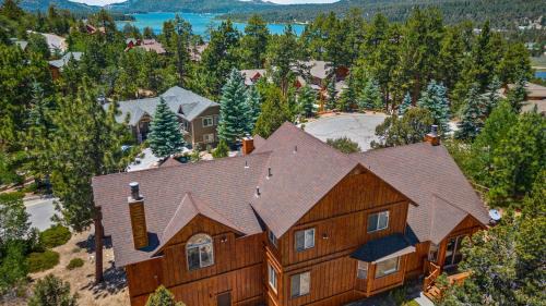 Castle Glen Estates House | Scenic Linaker Lodge: Family-Friendly Cabin with Views