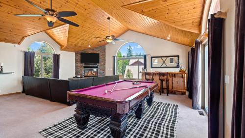Castle Glen Estates House | Scenic Linaker Lodge: Family-Friendly Cabin with Views