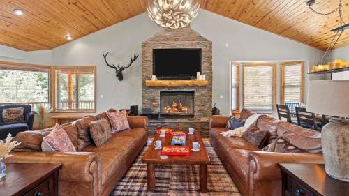 Castle Glen Estates House | Scenic Linaker Lodge: Family-Friendly Cabin with Views