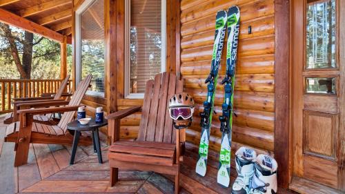 Castle Glen Estates House | Scenic Linaker Lodge: Family-Friendly Cabin with Views