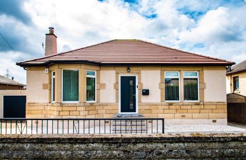 Dunfermline Villa | Oceanfront Retreat: Linburn Cottage Dunfermline, 4-Star