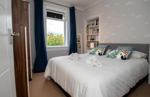 Dunfermline Villa | Oceanfront Retreat: Linburn Cottage Dunfermline, 4-Star