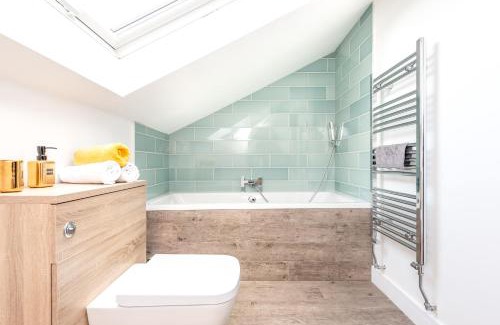 Grange de Lings House | Inviting 4-Bed House in Lincoln with Pet-Friendly Amenities