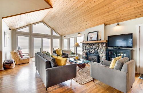 Lincoln Beach House | Beachfront Bliss at Lincoln Beach Dream - Pet Friendly Escape