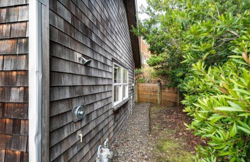 Lincoln Beach House | Beachfront Bliss at Lincoln Beach Dream - Pet Friendly Escape