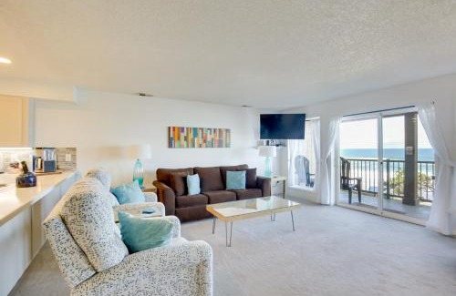 Lincoln Beach Apartment | Beachfront Condo with Pool Access - Rated 10/10 by Guests