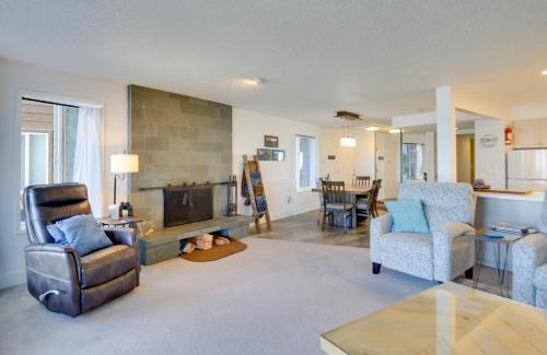 Lincoln Beach Apartment | Beachfront Condo with Pool Access - Rated 10/10 by Guests