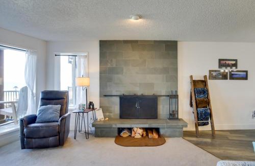 Lincoln Beach Apartment | Beachfront Condo with Pool Access - Rated 10/10 by Guests