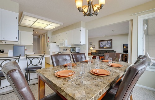 Lincoln Beach Condo | Lincoln City Condo: Family-Friendly with Pool & Beach Access